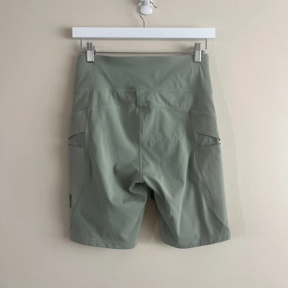 Lululemon Hike Bike Short High Rise Sage Green Cargo Zip Pocket Size 8